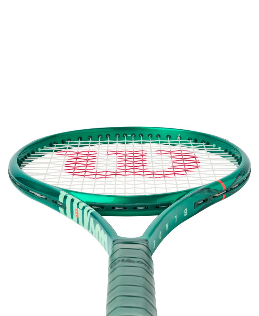 WILSON BLADE 100L V10 – On Court (Racquet)!